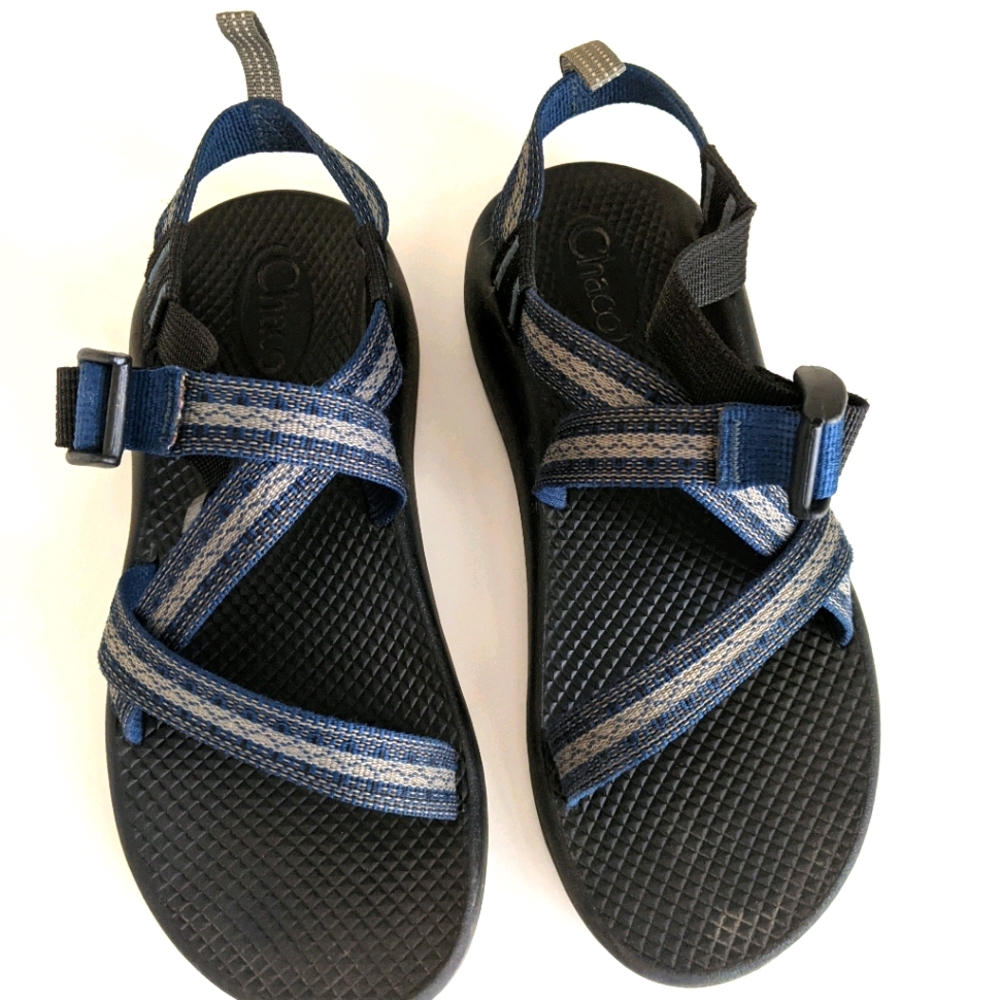 Chacos Boys size 5 navy gray